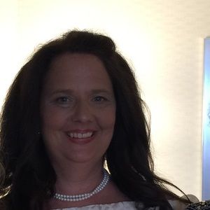 Meet your Posher, Leeann